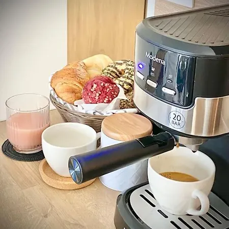 Apartment Best Studio For Business & Family Super Fast Wi-fi *