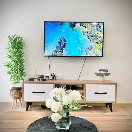 Best Studio For Business & Family Super Fast Wi-fi
